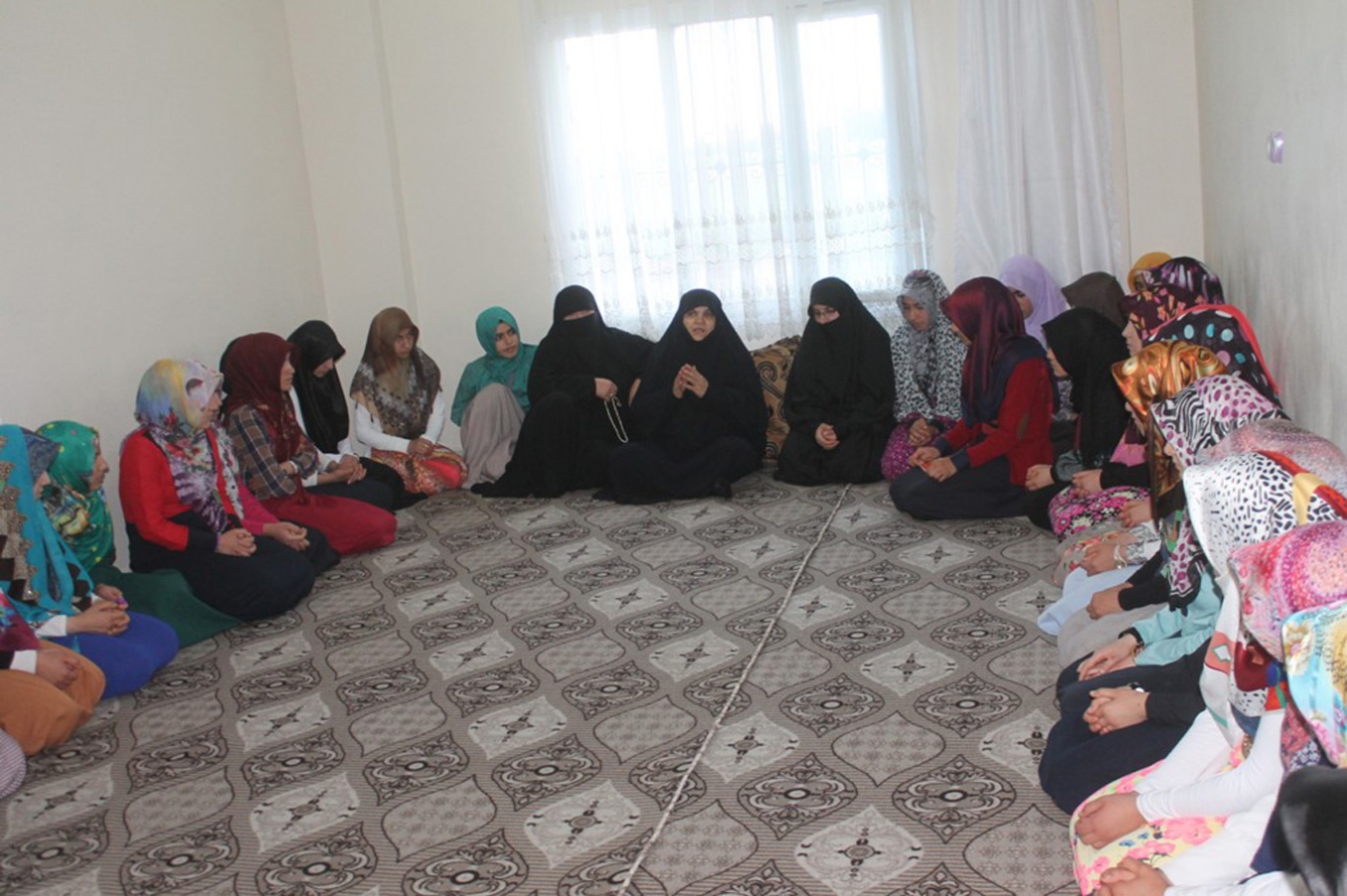 Alpat, Kızıltepe'de Zeynebiye Medresesini ziyaret etti Alpat, Kızıltepe'de Zeynebiye Medresesini ziyaret etti